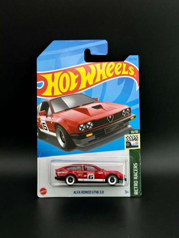 Voiture Miniature Hot Wheels 2023 – Alfa Romeo GTV6 3.0 – Série Retro Racers – Édition 10/10, 185/250
