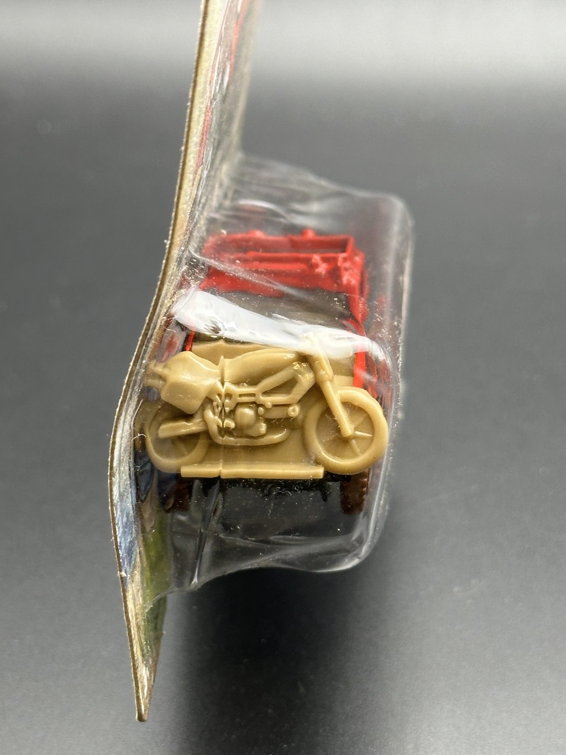 HOT WHEELS - 67 JEEPSTER COMMANDO (2022) - MUD RUNNERS 2/5