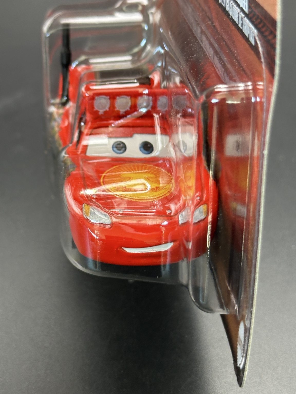 DISNEY PIXAR CARS - CRYPTID BUSTER LIGHTNING MCQUEEN - CARS - DIECAST