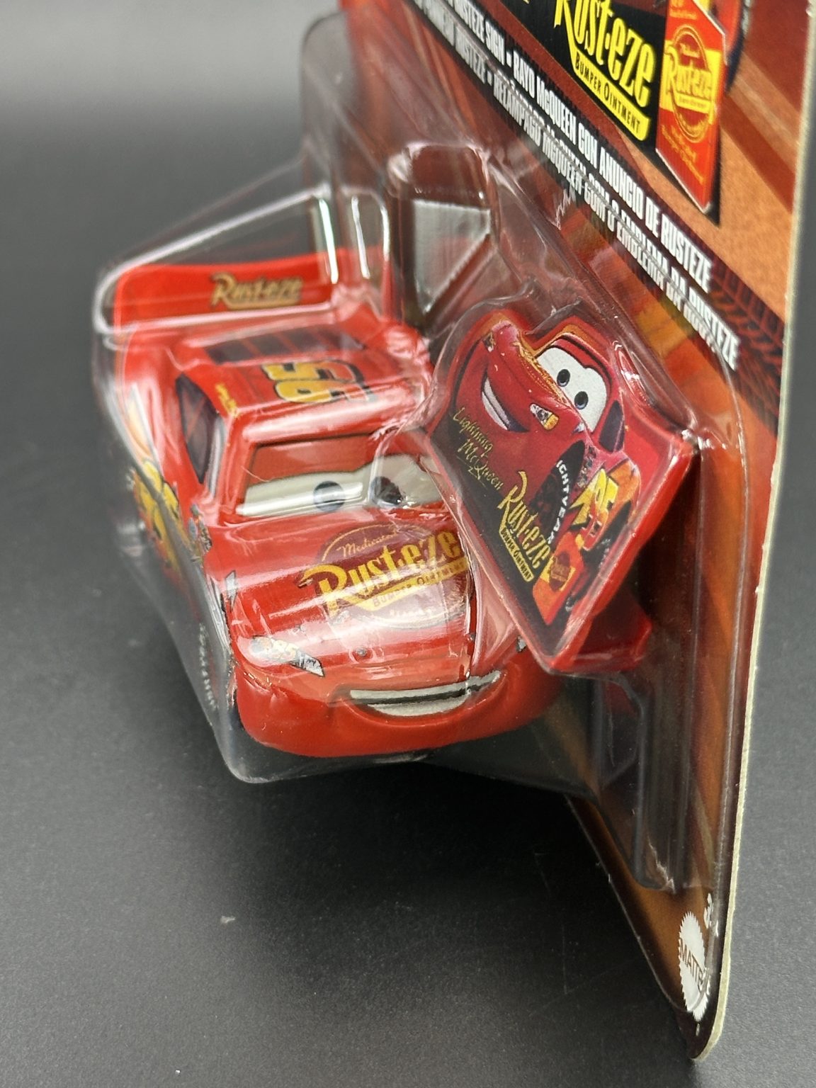 DISNEY PIXAR CARS - LIGHTNING MCQUEEN WITH RUSTEZE SIGN (2025) - CARS - DIECAST