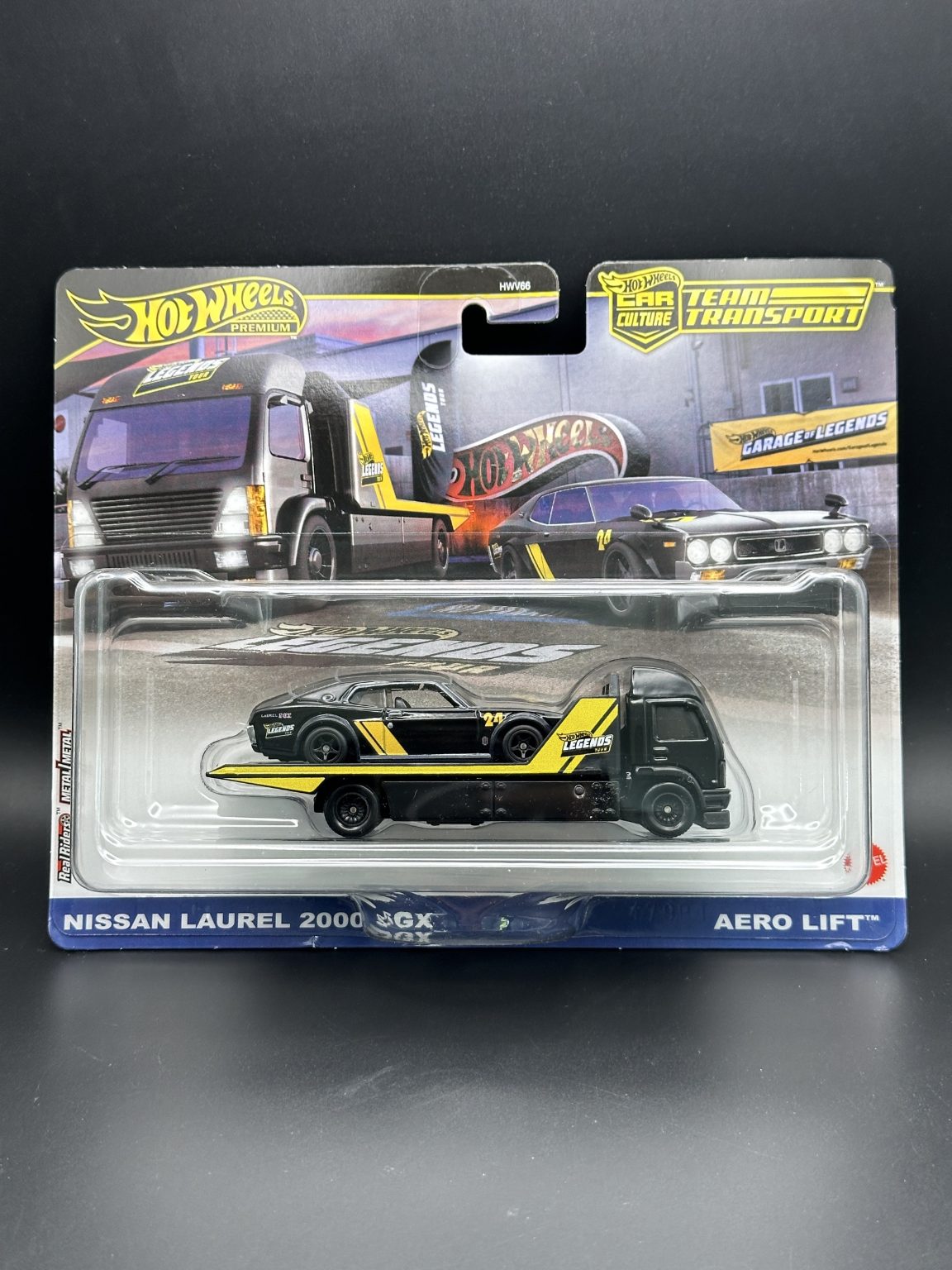 HOT WHEELS - NISSAN LAUREL 2000 SGX AERO LIFT (2024) LEGENDS TOUR TEAM TRANSPORT