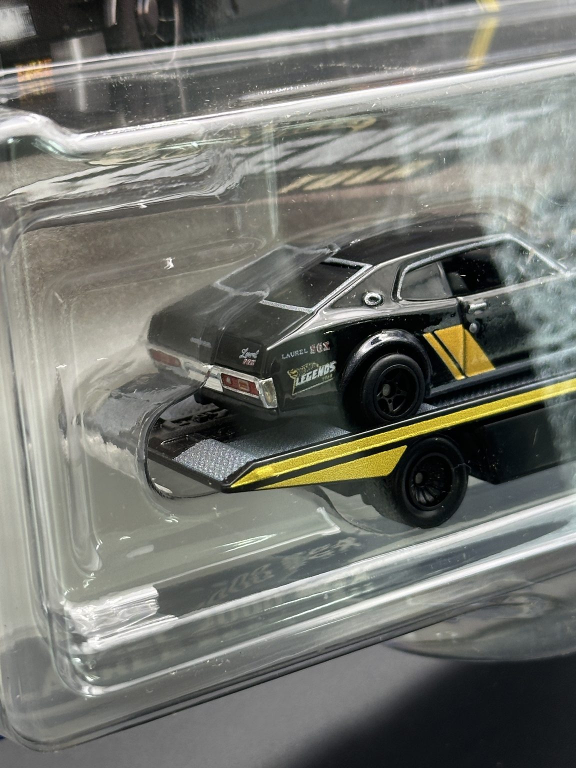 HOT WHEELS - NISSAN LAUREL 2000 SGX AERO LIFT (2024) LEGENDS TOUR TEAM TRANSPORT