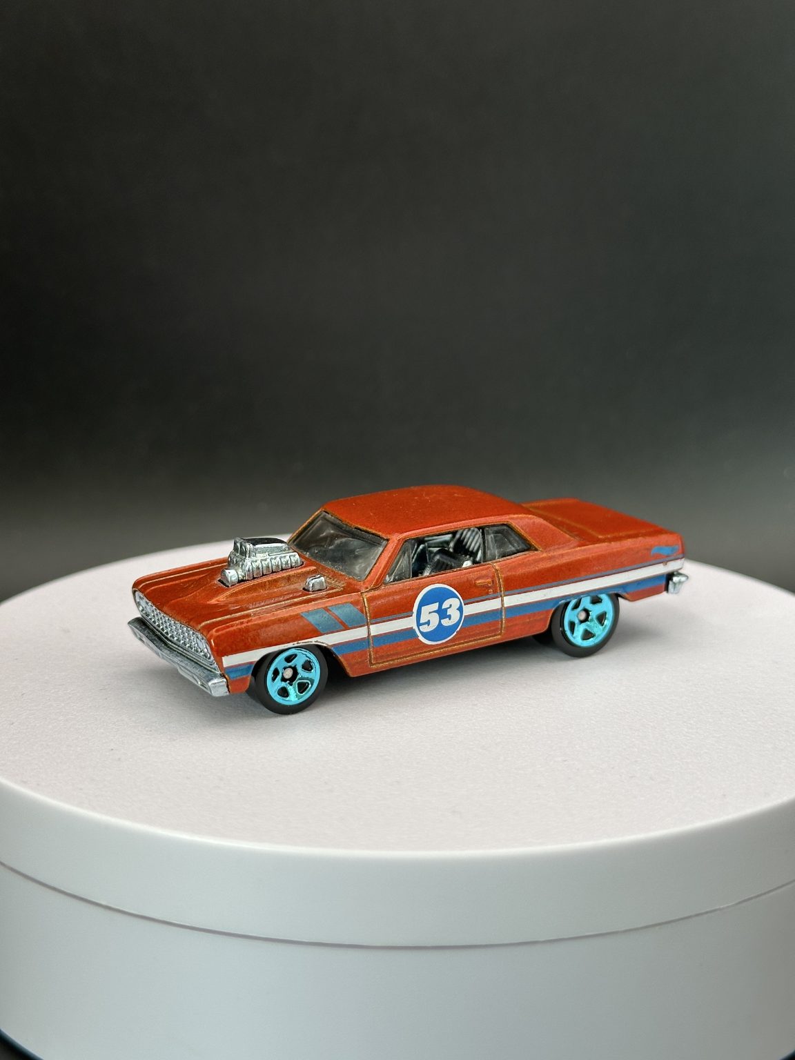 HOT WHEELS - 64 CHEVY CHEVELLE SS (2021) - HW ORANGE AND BLUE 1/5 - LOOSE