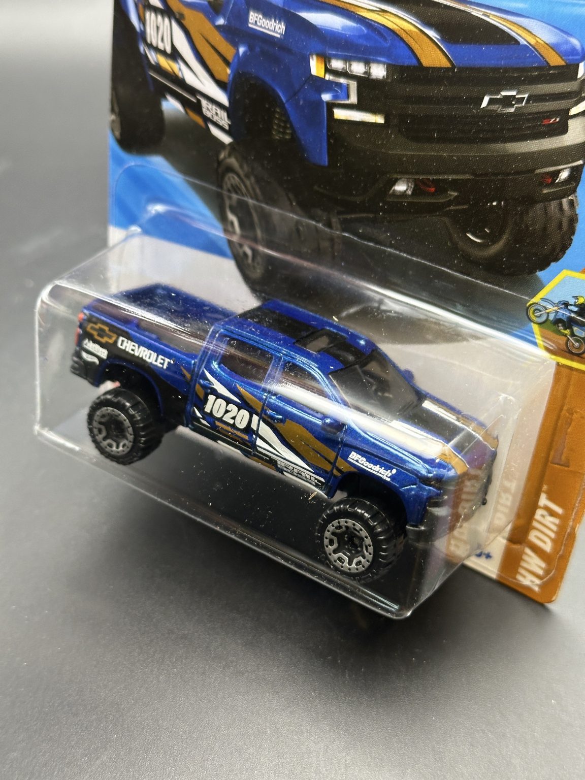 HOT WHEELS - 19 CHEVY SILVERADO TRAIL BOSS LT (2025) - HW DIRT 8/10