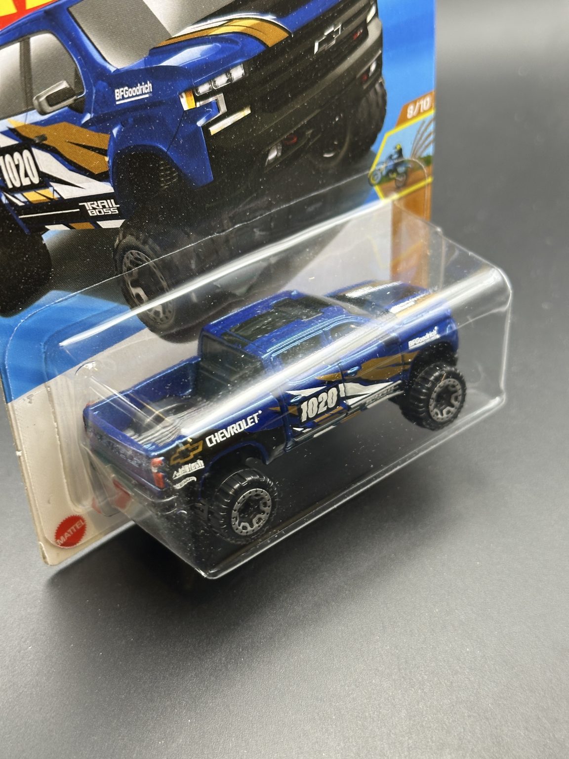 HOT WHEELS - 19 CHEVY SILVERADO TRAIL BOSS LT (2025) - HW DIRT 8/10
