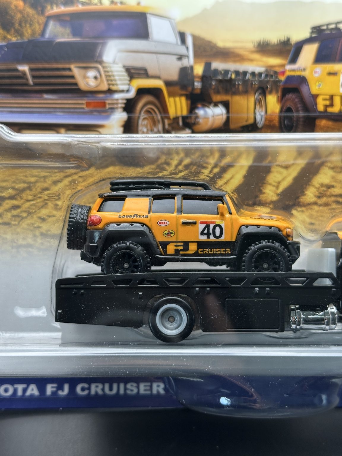 HOT WHEELS - TOYOTA FJ CRUISER HORIZON HAULER (2025) - TEAM TRANSPORT 81
