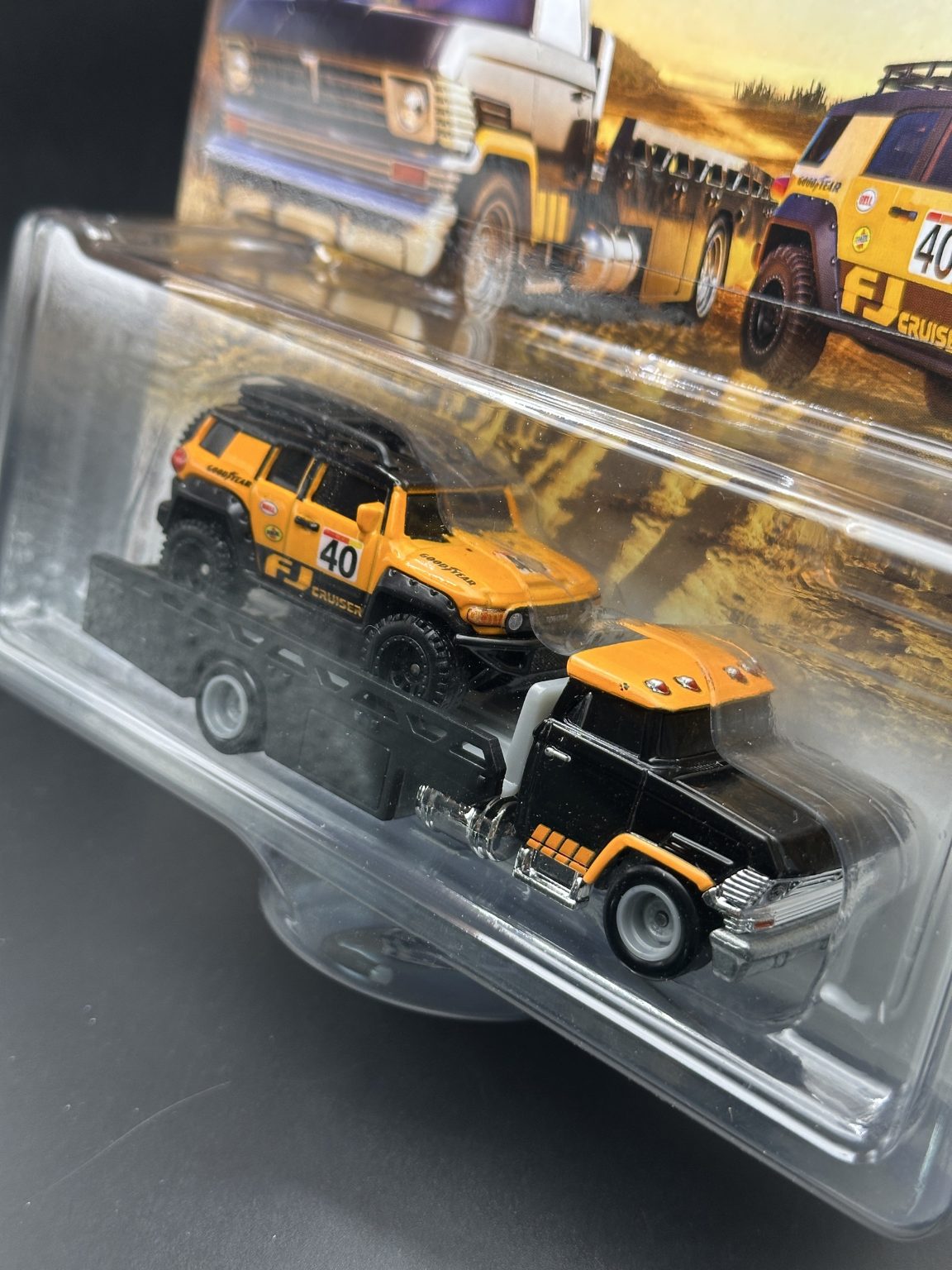 HOT WHEELS - TOYOTA FJ CRUISER HORIZON HAULER (2025) - TEAM TRANSPORT 81