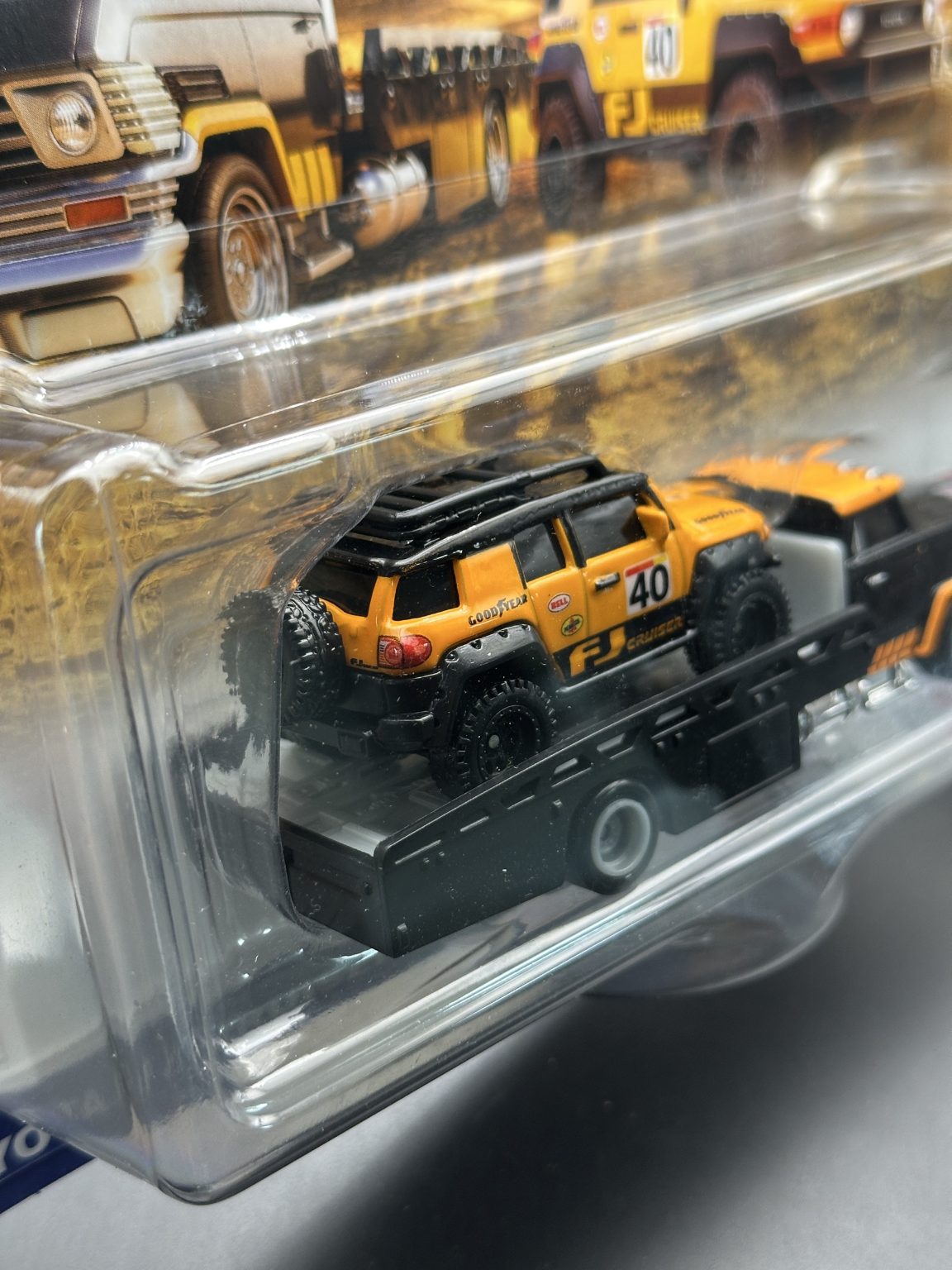 HOT WHEELS - TOYOTA FJ CRUISER HORIZON HAULER (2025) - TEAM TRANSPORT 81