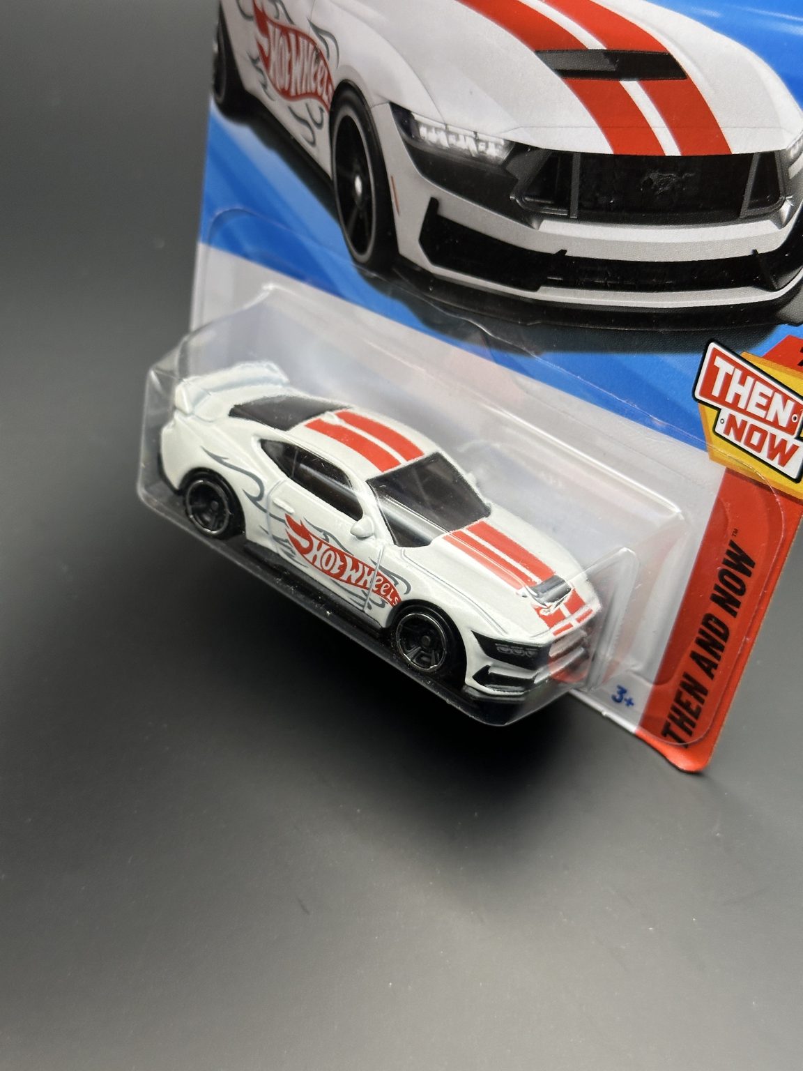 HOT WHEELS - FORD MUSTANG DARK HORSE (2025) - HW THEN AND NOW 7/10