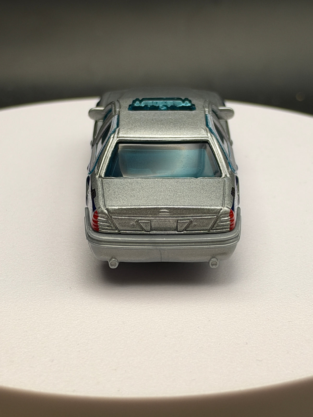 MATCHBOX - 2006 FORD CROWN VICTORIA - DIECAST - LOOSE
