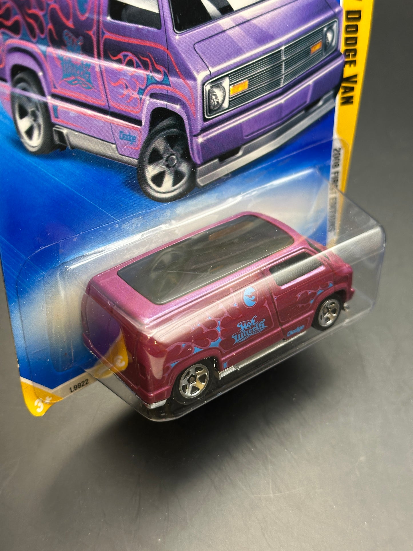 HOT WHEELS - CUSTOM 77 DODGE VAN (2008) - HW 2008 FIRST EDITIONS 7/40
