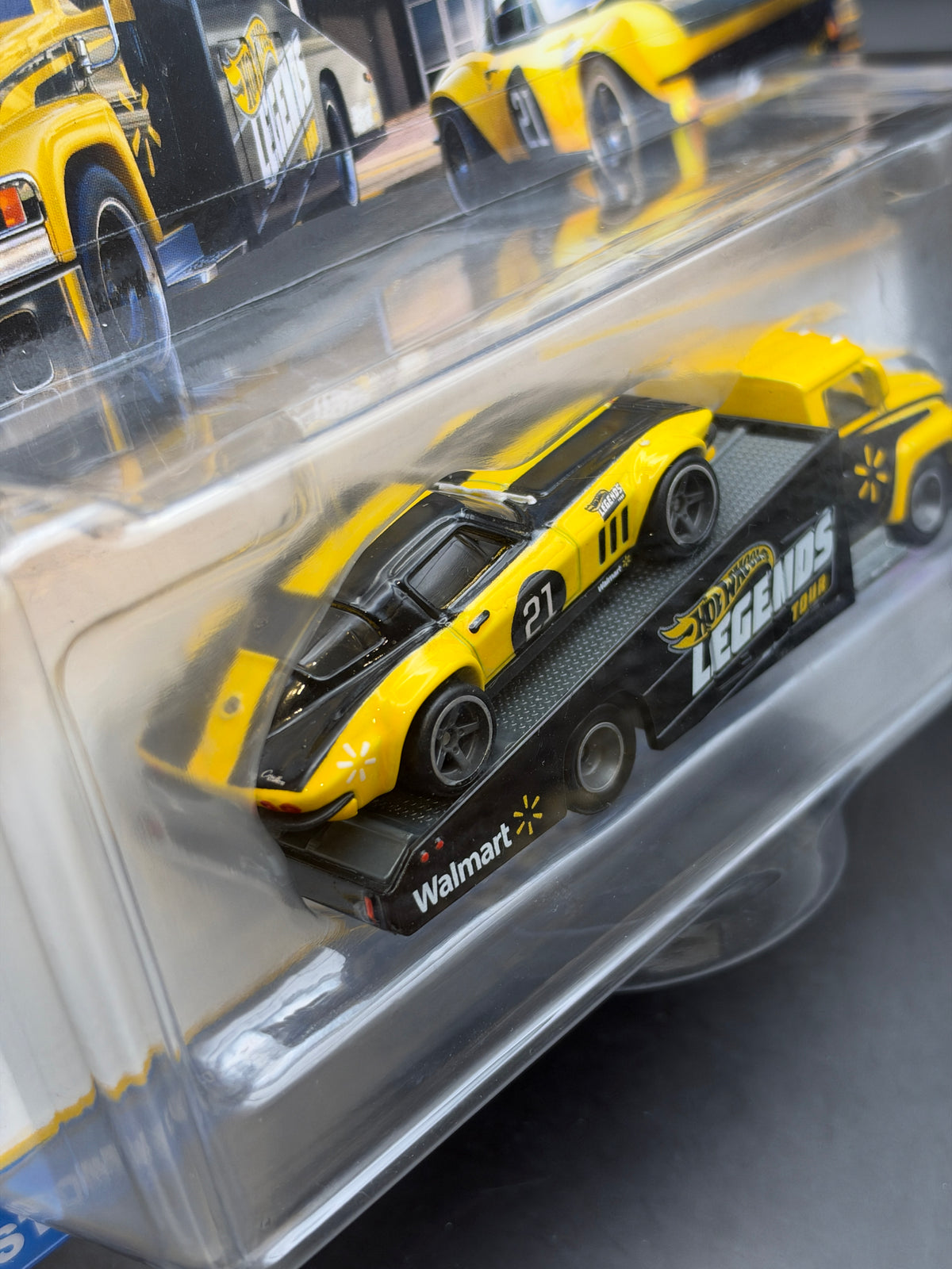 HOT WHEELS - CUSTOM CORVETTE STINGRAY COUPE / CARRY ON (2021) - TEAM TRANSPORT - WALMART EXCLUSIVE