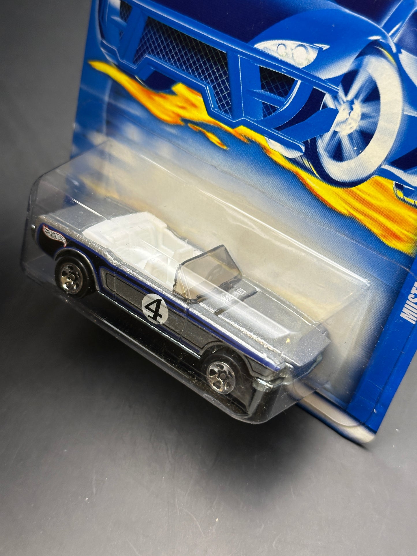 HOT WHEELS - 1965 FORD MUSTANG CONVERTIBLE (2002) - HW MAINLINE #147