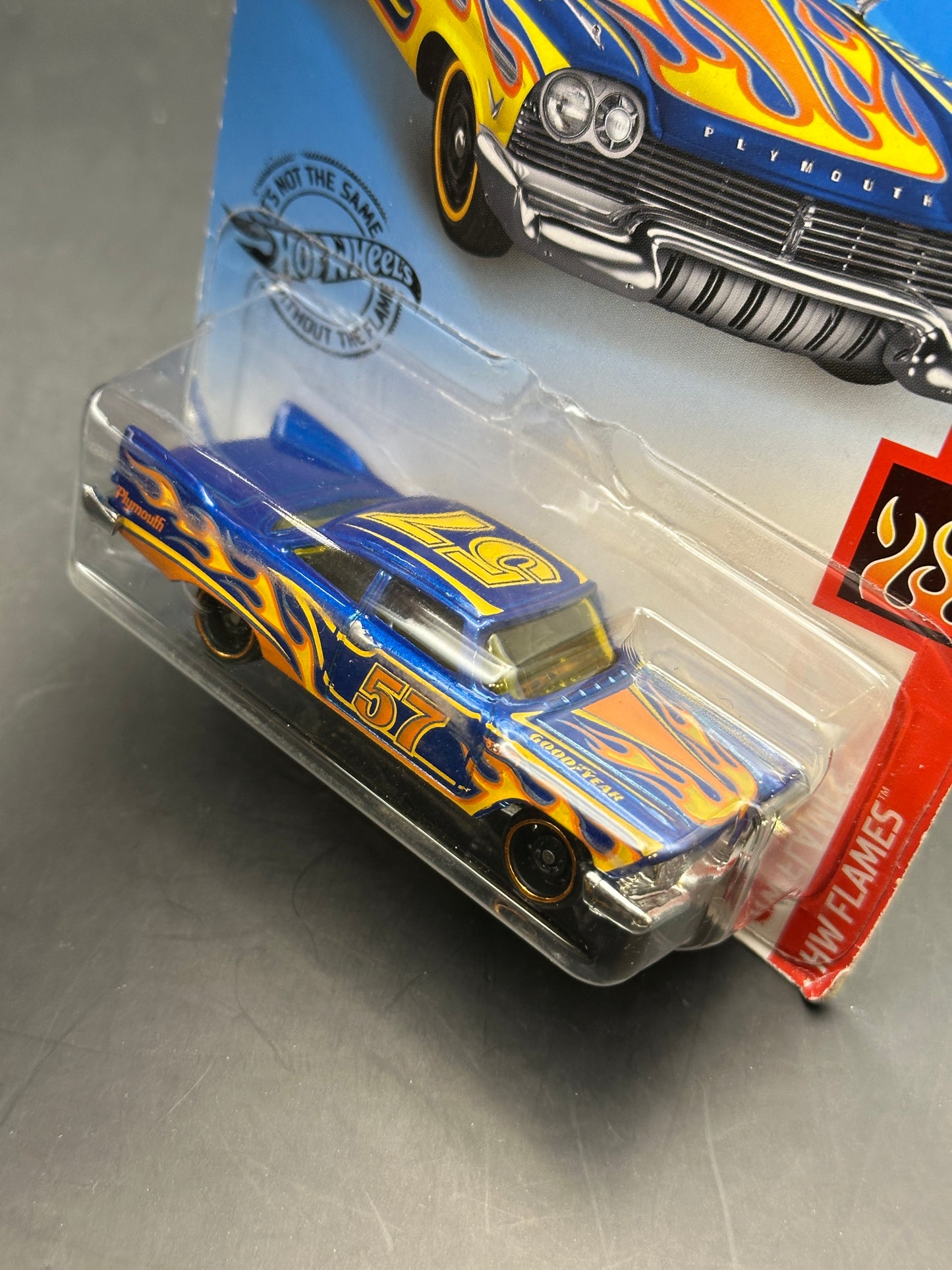 HOT WHEELS - 57 PLYMOUTH FURY (2020) - HW FLAMES 2/10