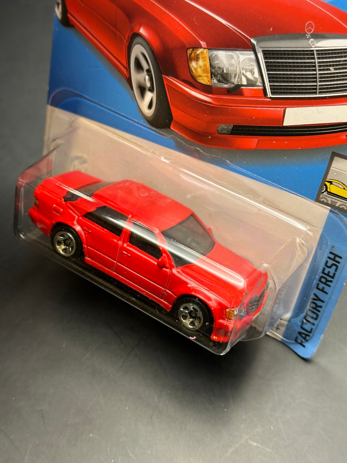 HOT WHEELS - MERCEDES BENZ 500 E (2022) - HW FACTORY FRESH 2/10