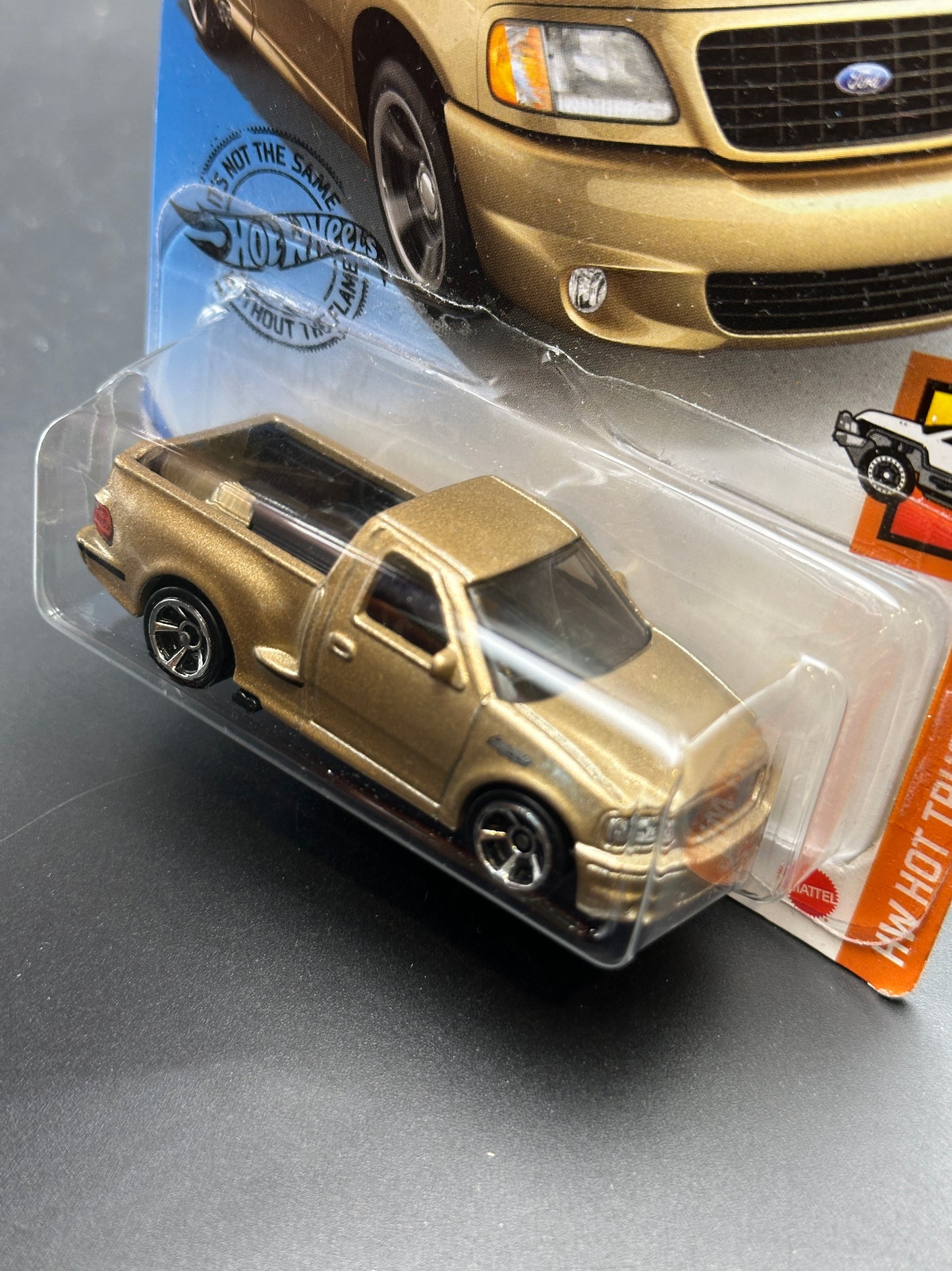 HOT WHEELS - 99 FORD F-150 SVT LIGHTNING (2020) - HW HOT TRUCKS 1/10