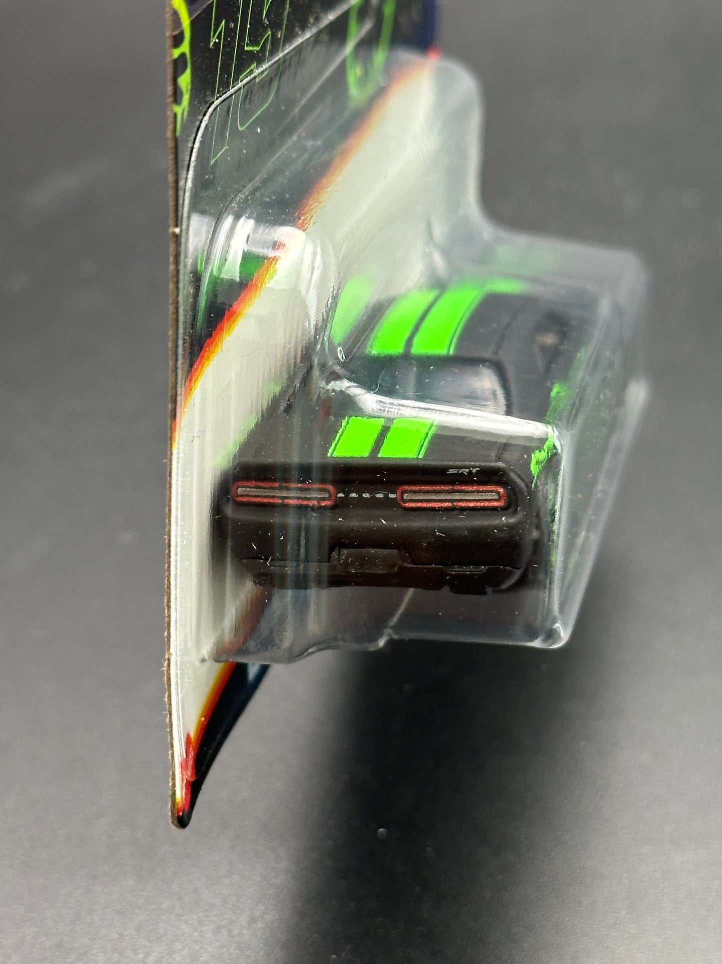 HOT WHEELS - 15 DODGE CHALLENGER SRT HELLCAT (2024) - NEON SPEEDERS SERIES 6/8