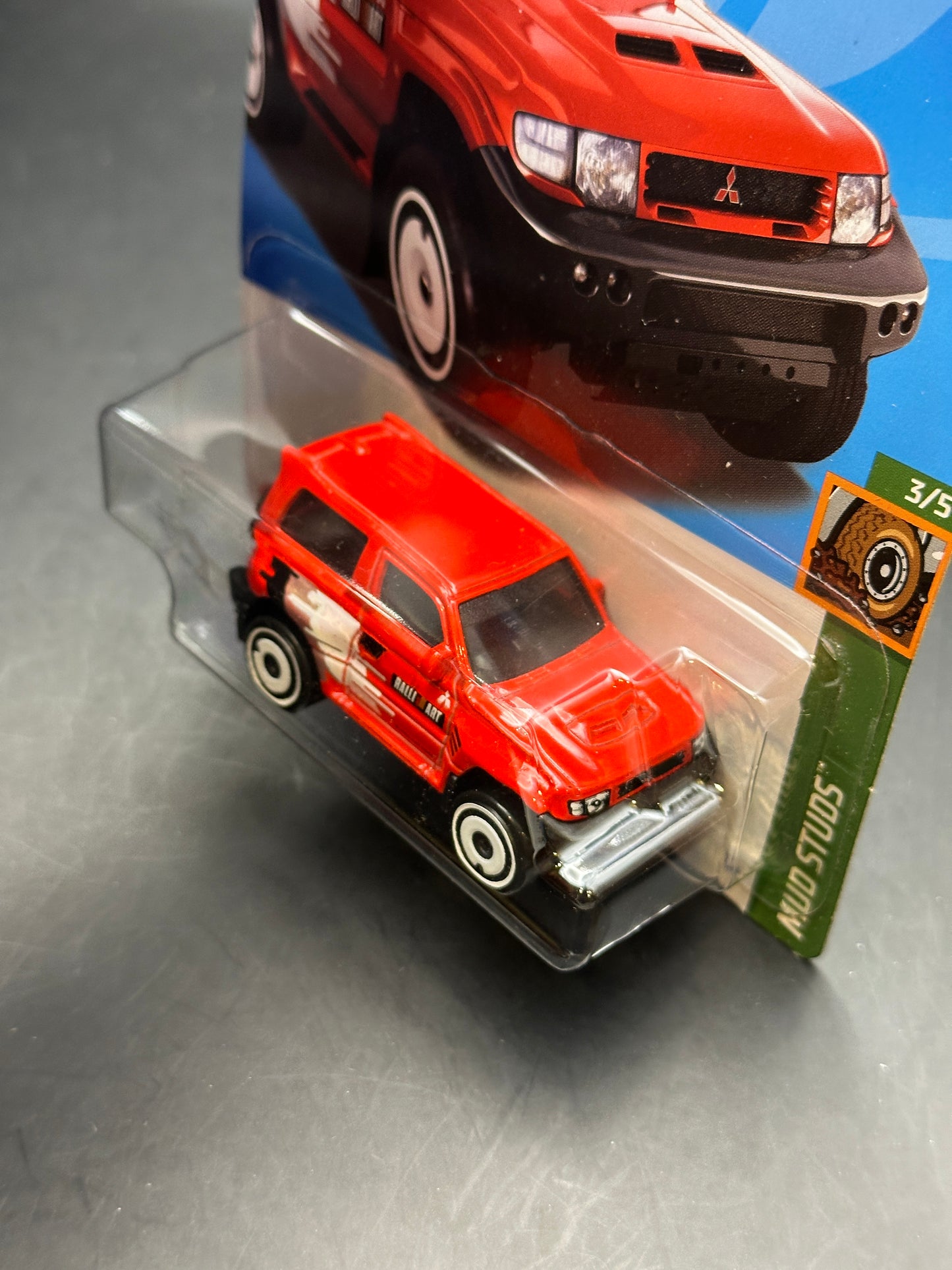 HOT WHEELS - MITSUBISHI PAJERO EVOLUTION (2023) - MUD STUDS 3/5