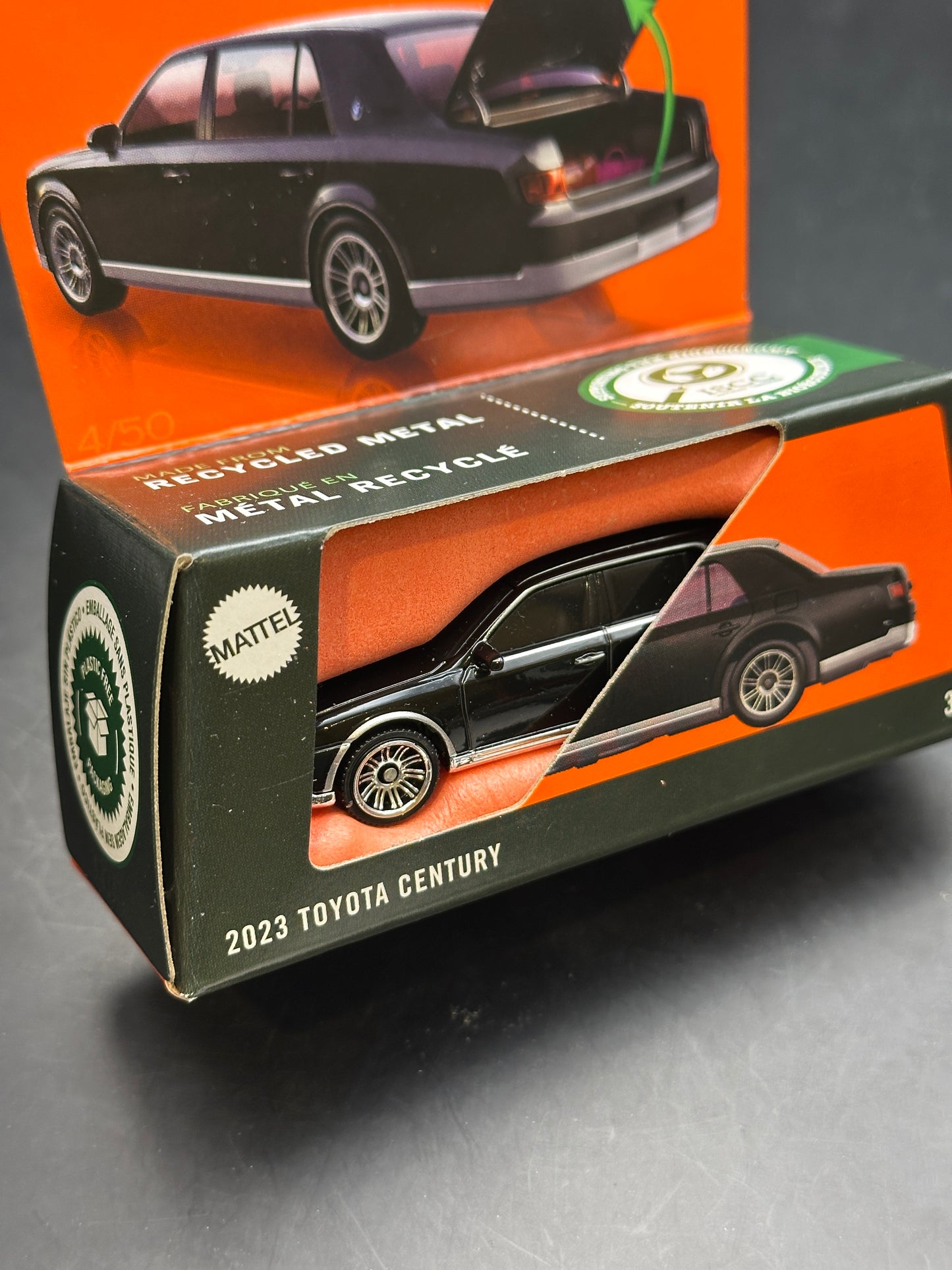 MATCHBOX - 2023 TOYOTA CENTURY (2025) - MOVING PARTS - DIECAST