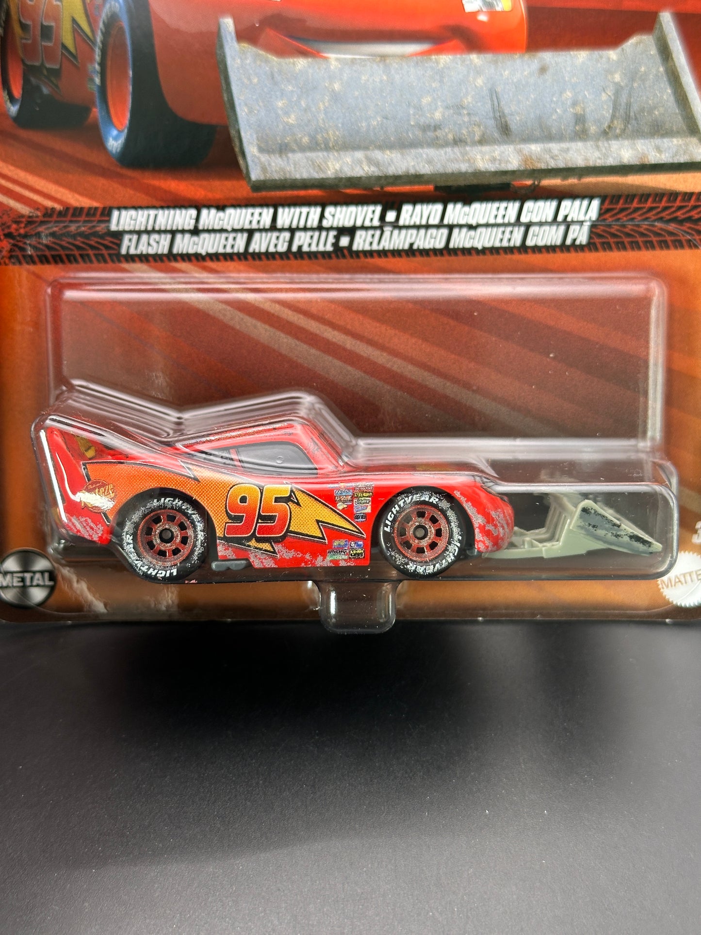 DISNEY PIXAR CARS - LIGHTNING MCQUEEN WITH SHOVEL - CARS - DIECAST