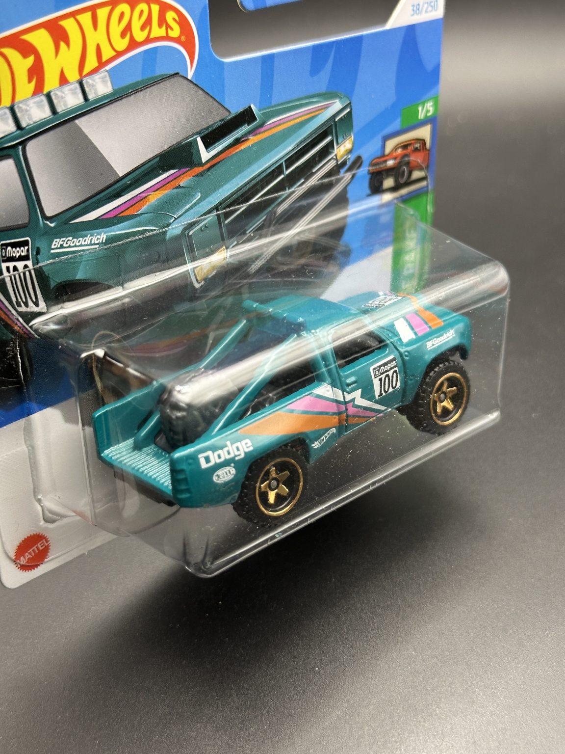HOT WHEELS - 87 DODGE D100 (2024) - HW REVERSE RAKE 1/5
