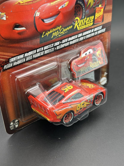 DISNEY PIXAR CARS - LIGHTNING MCQUEEN WITH RUSTEZE SIGN (2025) - CARS - DIECAST