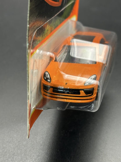 MATCHBOX - 2022 PORSCHE MACAN - 11/100 - DIECAST