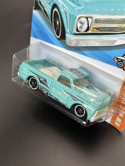 HOT WHEELS - 67 CHEVY C10 (2025) - HW HOT TRUCKS 2/10