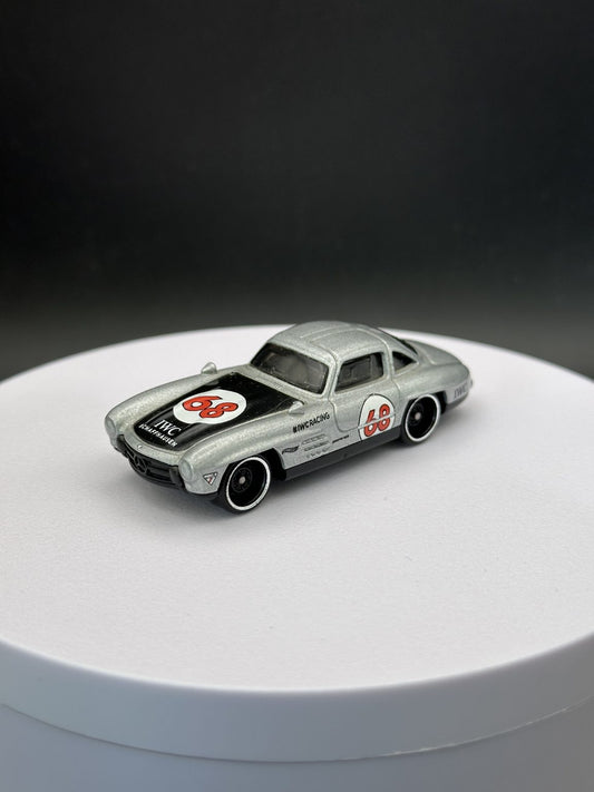 HOT WHEELS - MERCEDES-BENZ 300 SL (2021) - HW GRAPHICS 9/10 - LOOSE