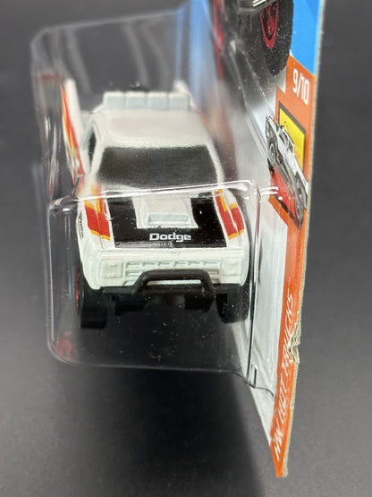 HOT WHEELS - 87 DODGE D100 (2018) - HW HOT TRUCKS 9/10
