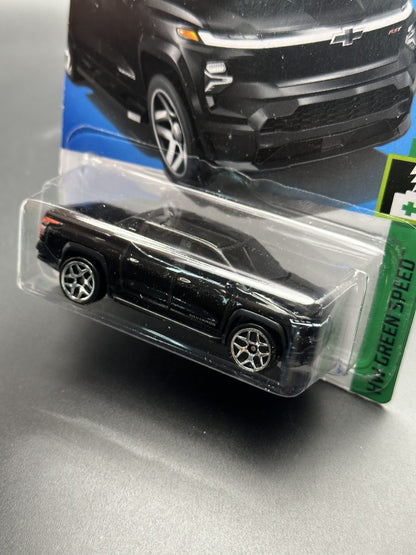 HOTWHEELS - SILVERADO EV RST (2024) - HW GREEN SPEED 8/10