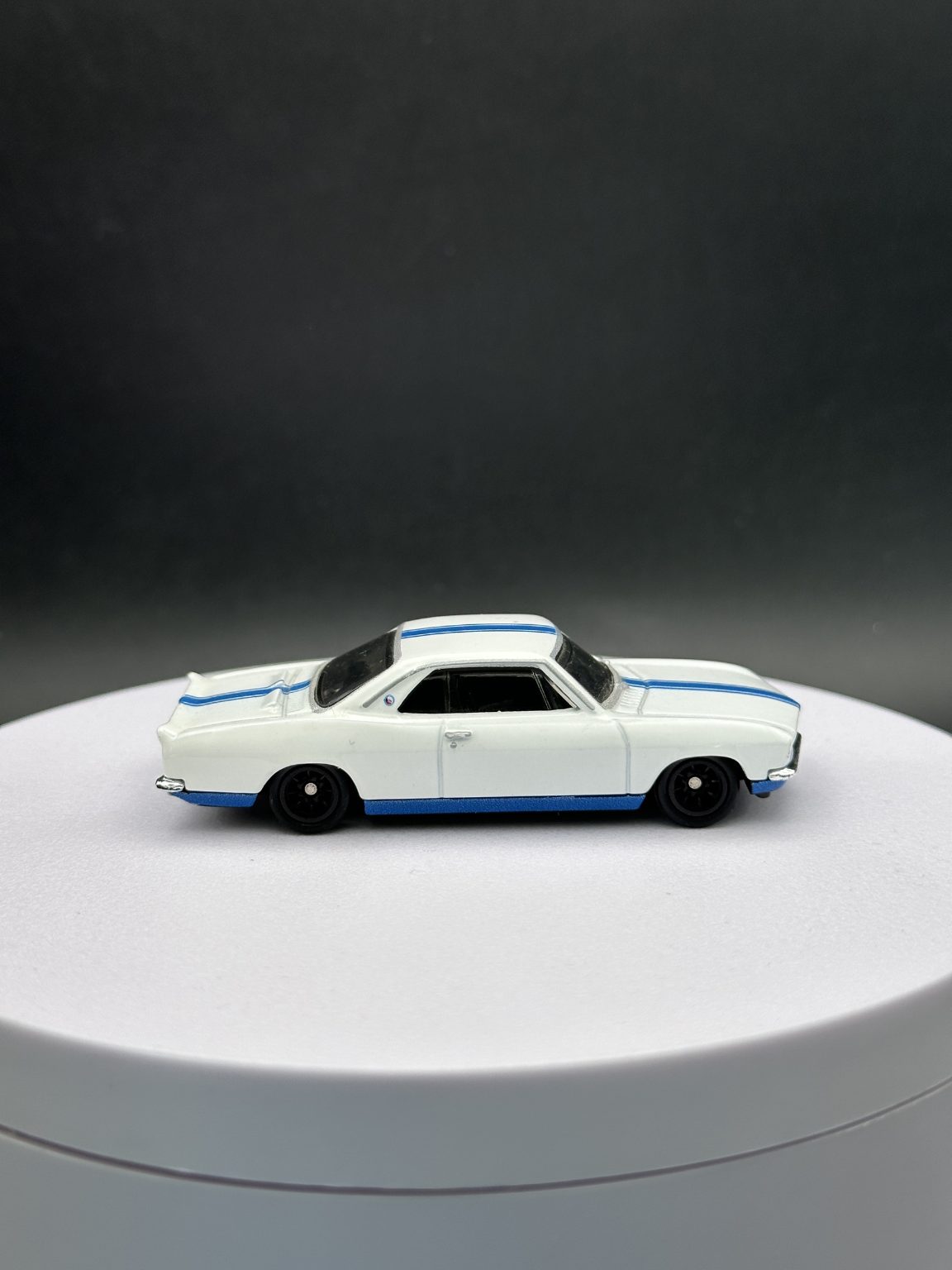 HOT WHEELS 66 CHEVROLET CORVAIR YENKO STINGER 2022 JAY LENOS GARAGE 3/5 (LOOSE)