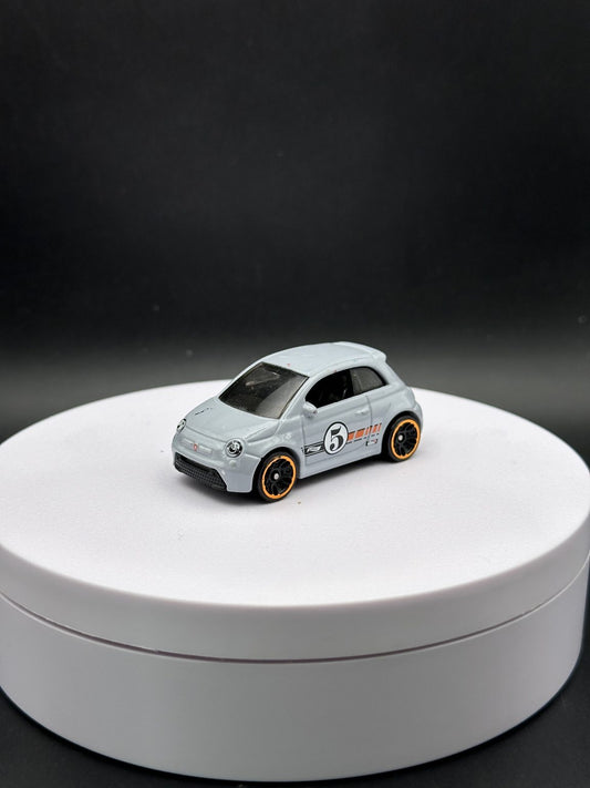 HOT WHEELS - FIAT 500e (2024) - COMPACT KINGS 2/5 - LOOSE