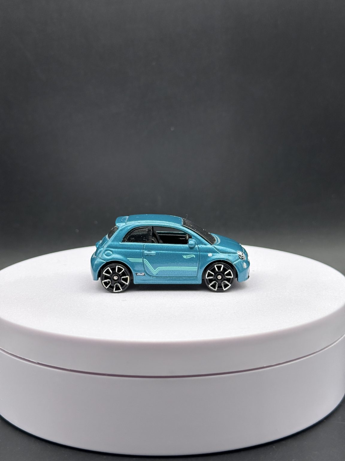 HOT WHEELS - FIAT 500e (2023) - HW GREEN SPEED 8/10 - LOOSE