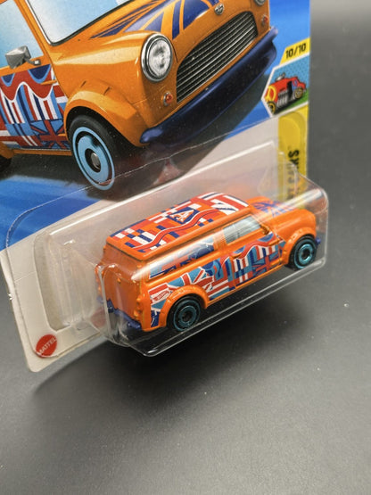 HOT WHEELS - 67 AUSTIN MINI VAN (2025) - HW ART CARS 10/10