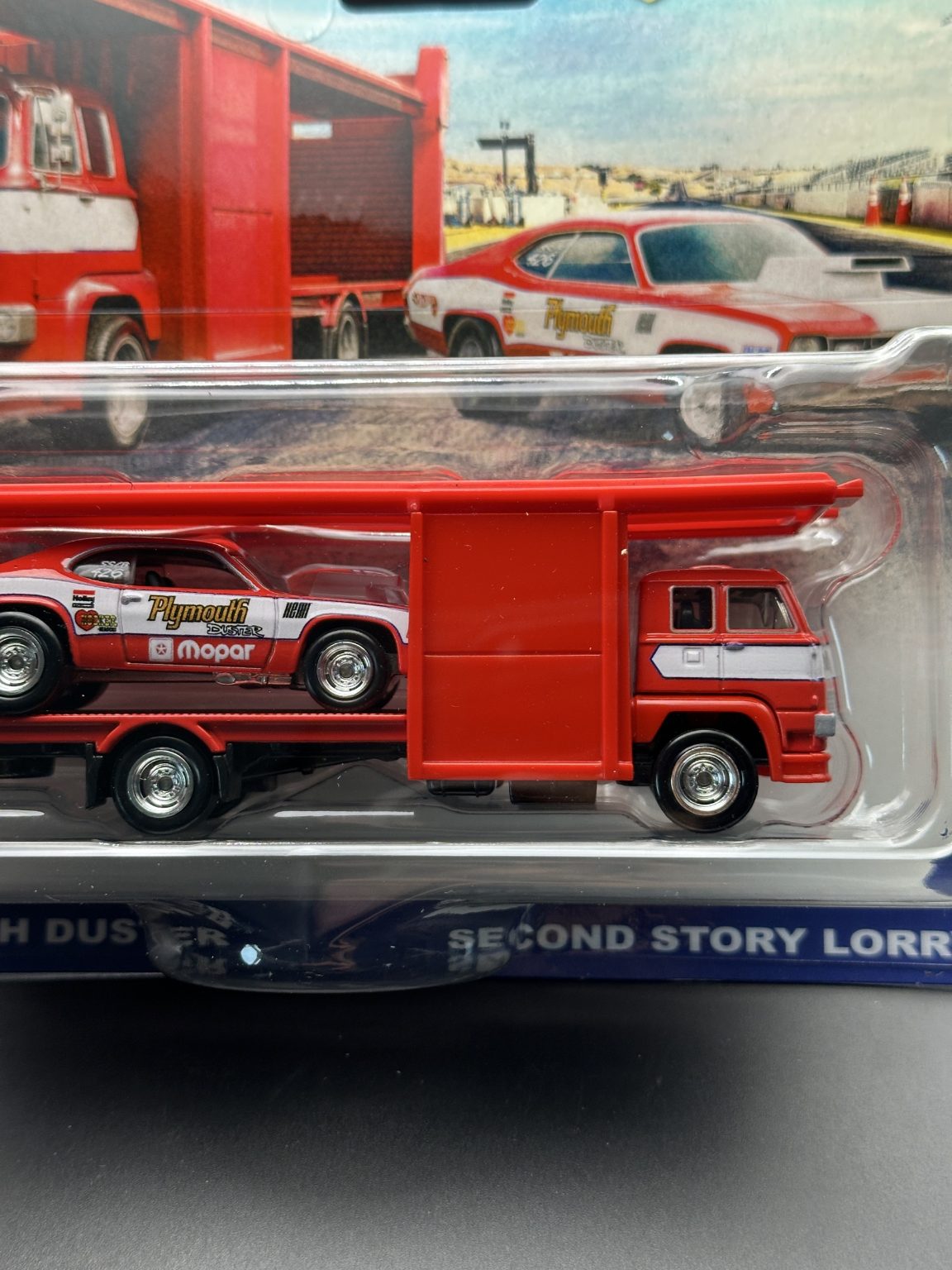HOT WHEELS - 73 PLYMOUTH DUSTER SECOND STORY LORRY (2025) - TEAM TRANSPORT 82