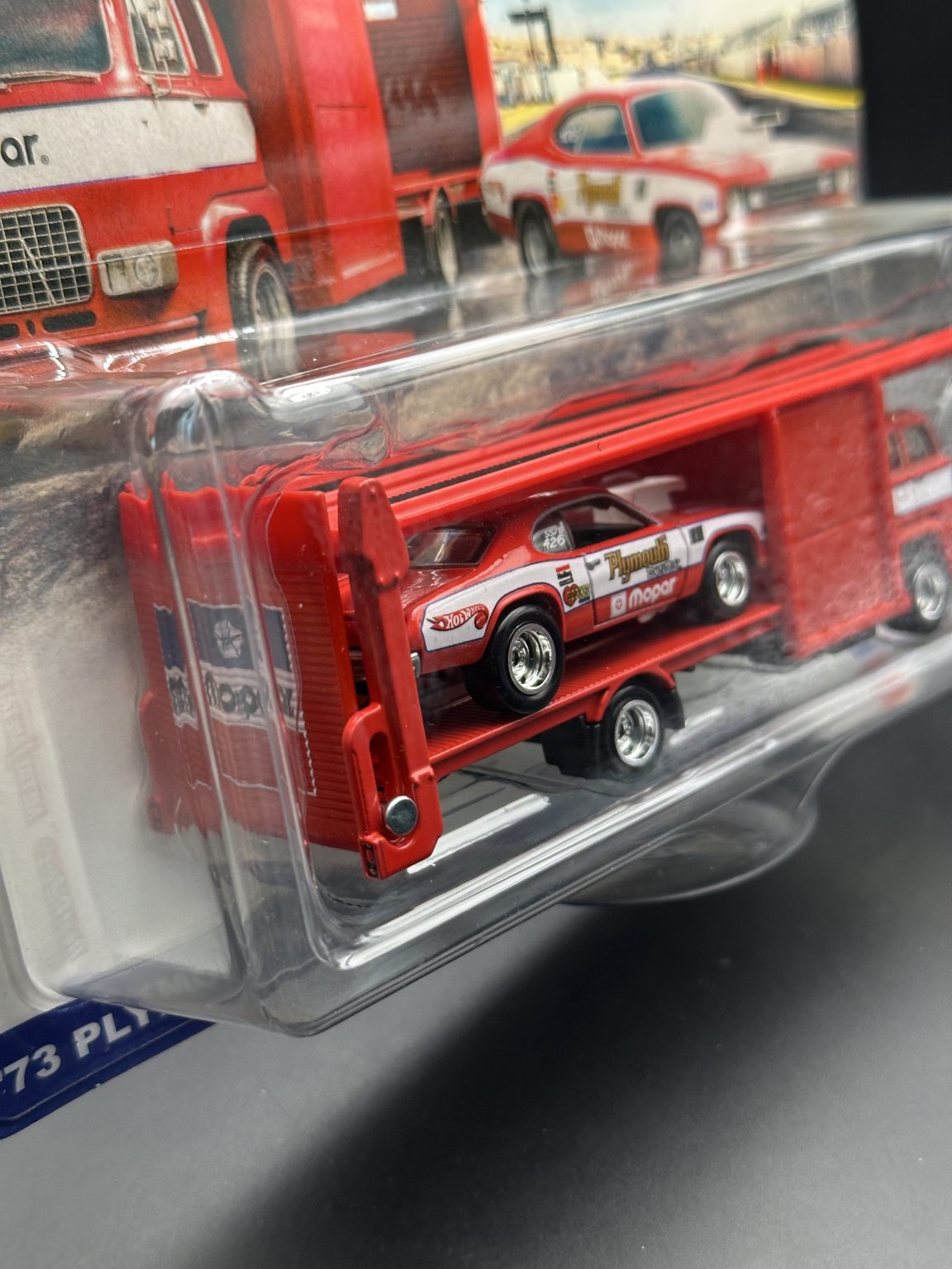 HOT WHEELS - 73 PLYMOUTH DUSTER SECOND STORY LORRY (2025) - TEAM TRANSPORT 82