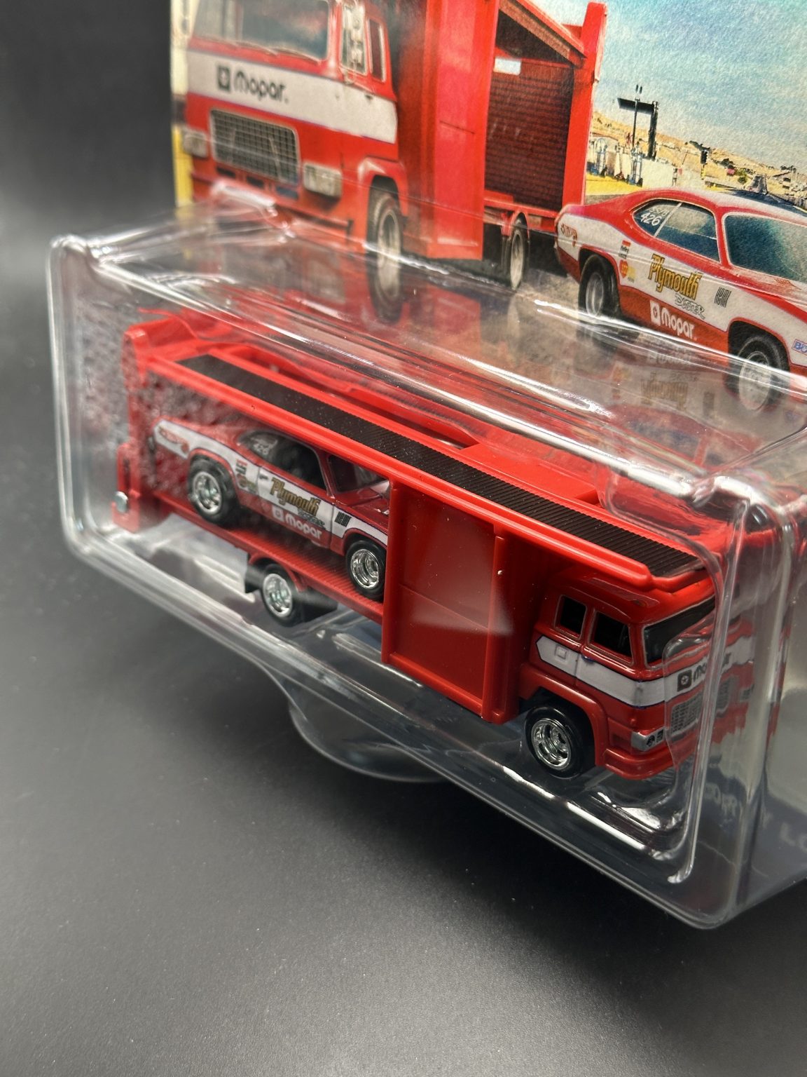 HOT WHEELS - 73 PLYMOUTH DUSTER SECOND STORY LORRY (2025) - TEAM TRANSPORT 82