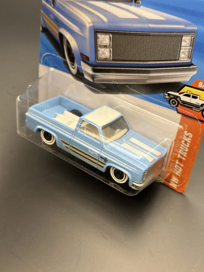 HOT WHEELS - 83 CHEVY SILVERADO (2025) - HW HOT TRUCKS 9/10