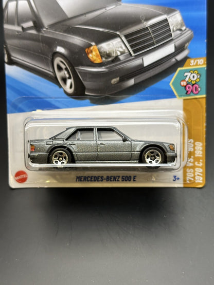 HOT WHEELS 2025 1/64 HW '70S VS. '90S: MERCEDES-BENZ 500 E | | Figuras de colección de cine y manga HOT WHEELS 2025 1/64 HW '70S VS. '90S: MERCEDES-BENZ 500 E | | Figuras de colección de cine y manga