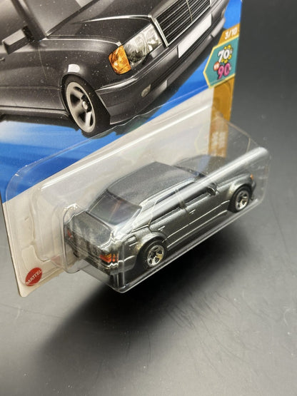 HOT WHEELS - MERCEDES BENZ 500 E (2025) - HW 70s VS 90s 3/10