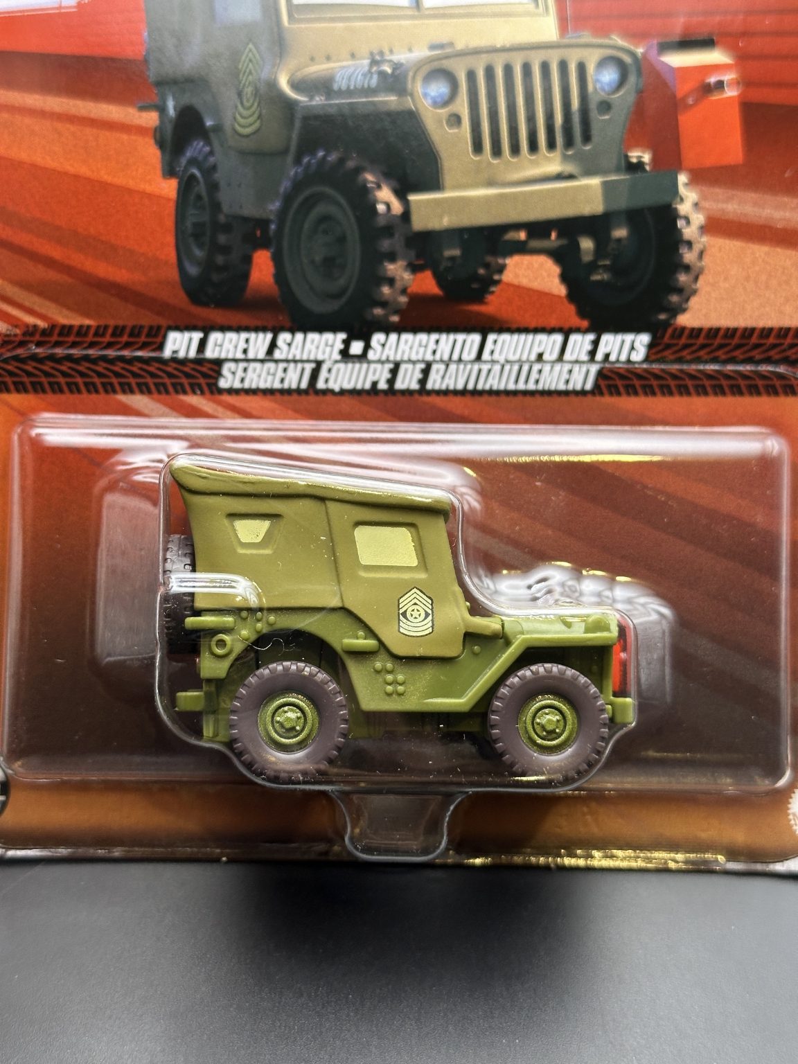 DISNEY PIXAR CARS - PIT CREW SARGE - CARS - DIECAST