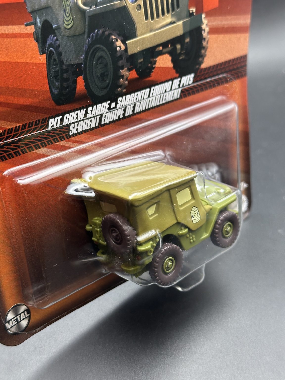 DISNEY PIXAR CARS - PIT CREW SARGE - CARS - DIECAST