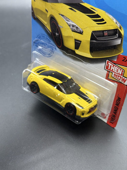 HOT WHEELS - 17 NISSAN GTR R35 (2021) - THEN AND NOW 2/10