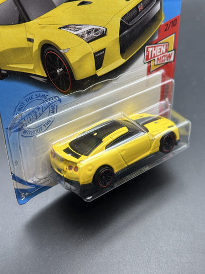 HOT WHEELS - 17 NISSAN GTR R35 (2021) - THEN AND NOW 2/10