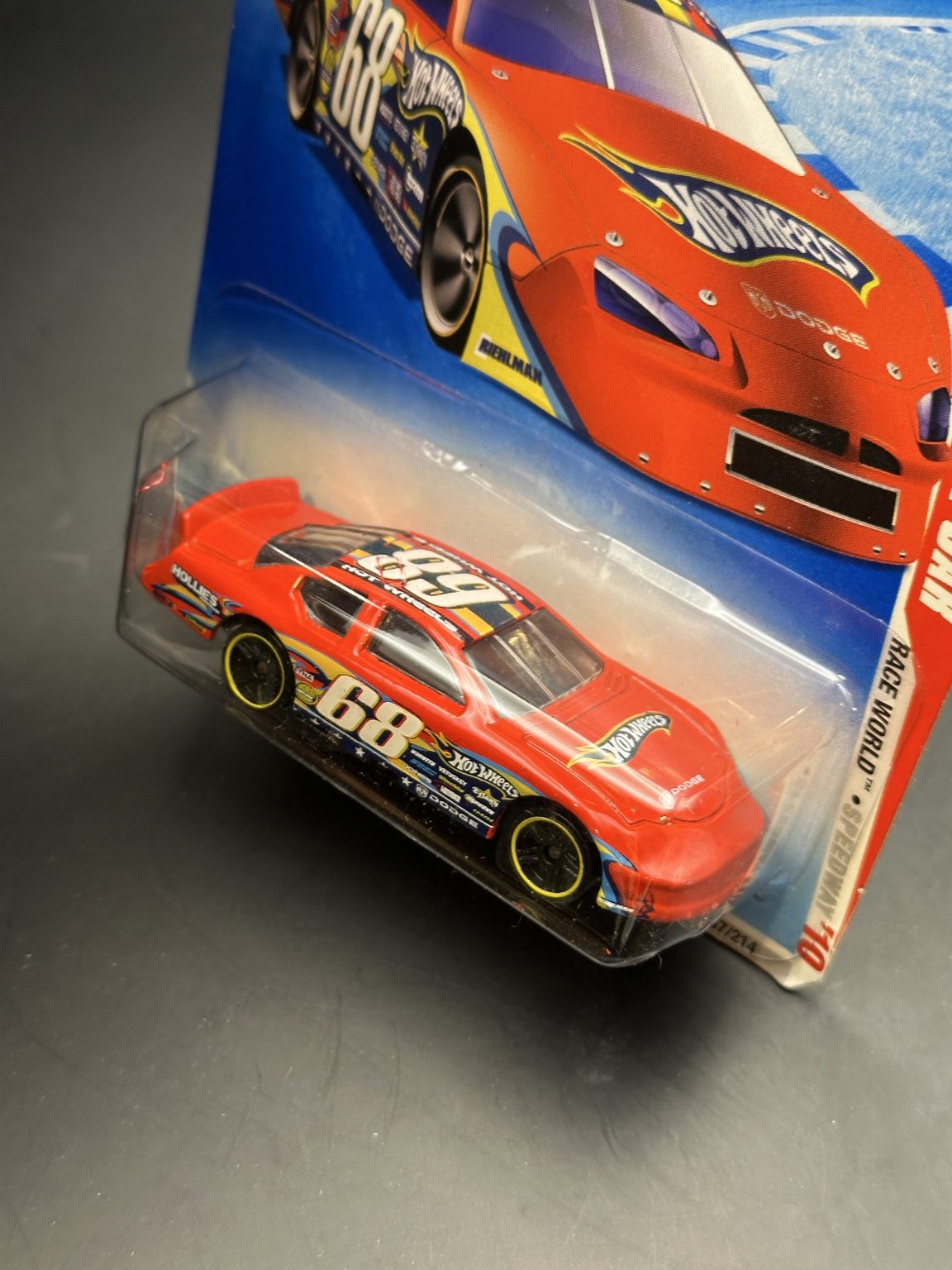 HOT WHEELS - DODGE CHARGER STOCK CAR (2010) - HW RACE WORLD SPEEDWAY 1/4