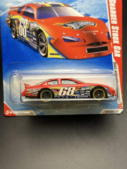 HOT WHEELS - DODGE CHARGER STOCK CAR (2010) - HW RACE WORLD SPEEDWAY 1/4