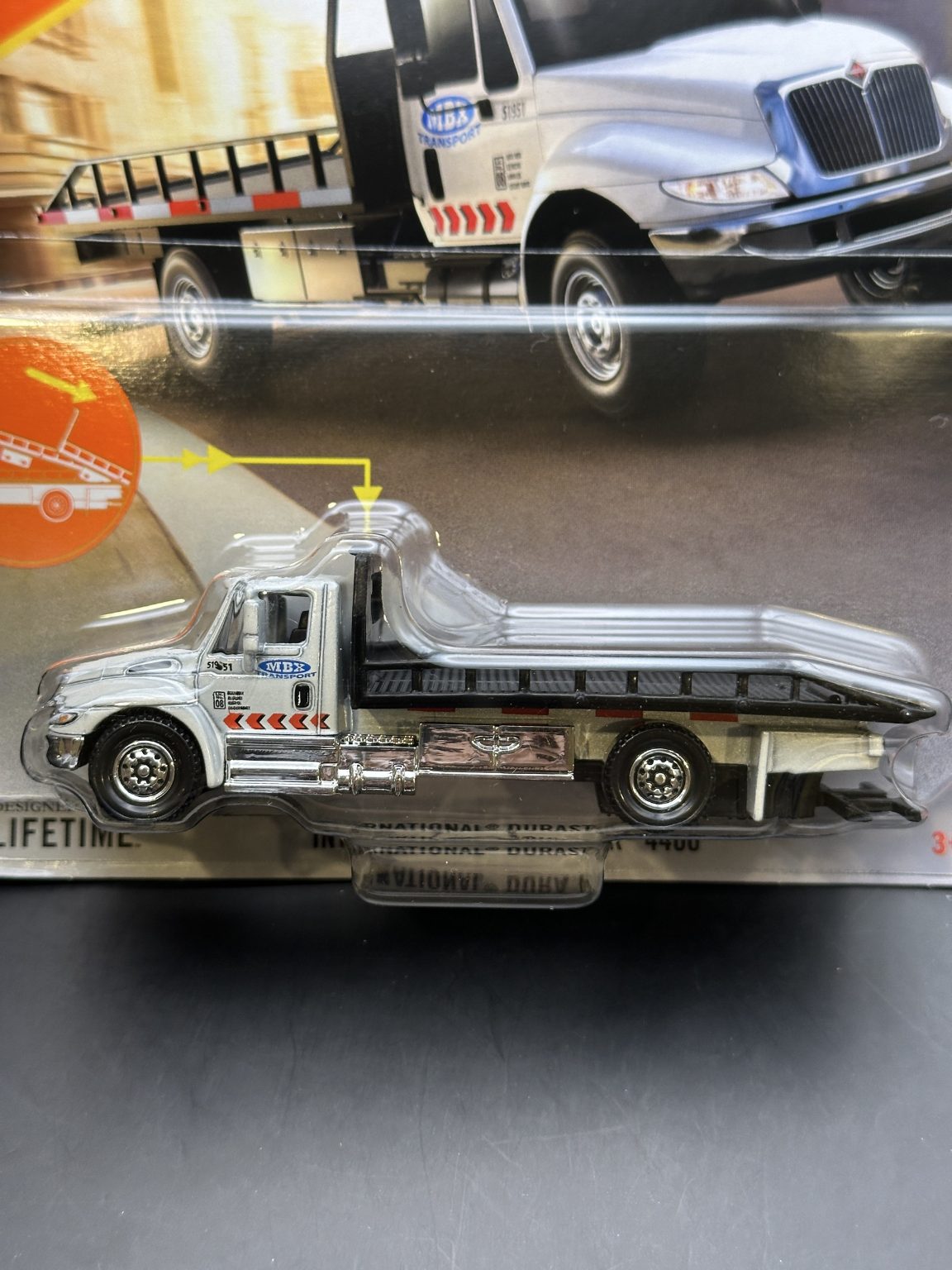 MATCHBOX WORKING RIGS - INTERNATIONAL DURASTAR 4400 - DIECAST