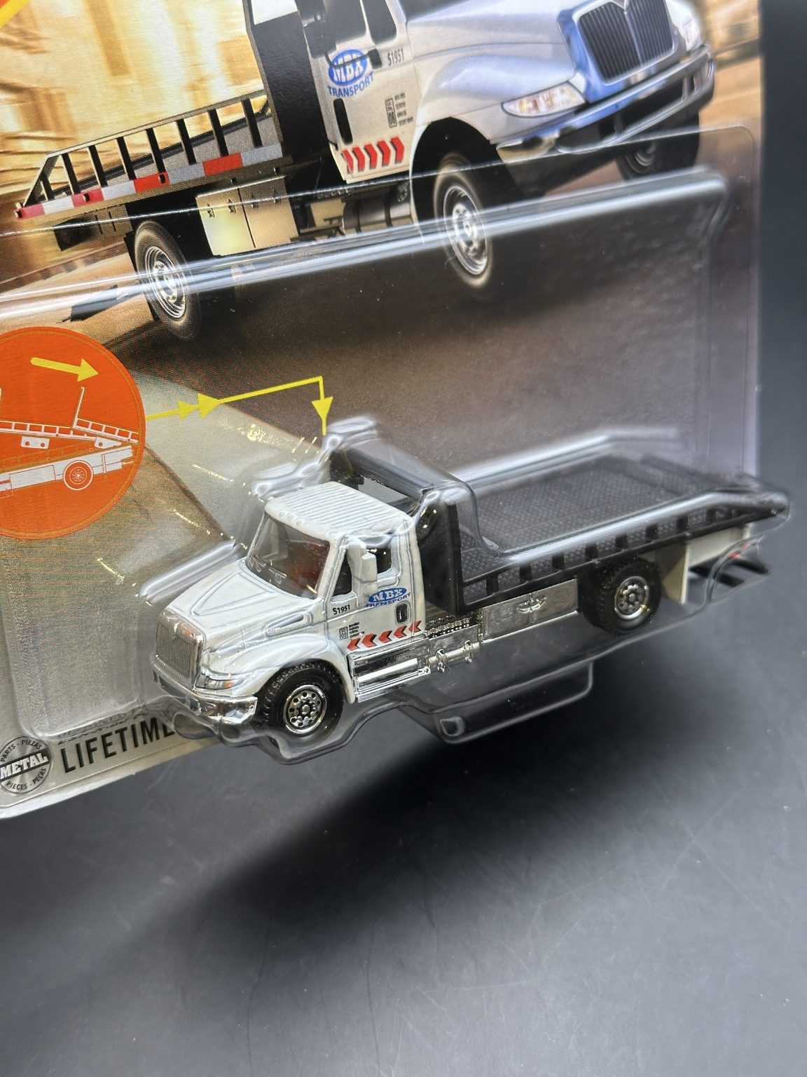 MATCHBOX WORKING RIGS - INTERNATIONAL DURASTAR 4400 - DIECAST