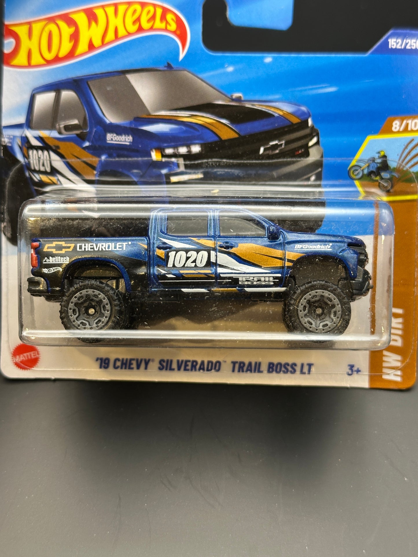 HOT WHEELS - 19 CHEVY SILVERADO TRAIL BOSS LT (2025) - HW DIRT 8/10